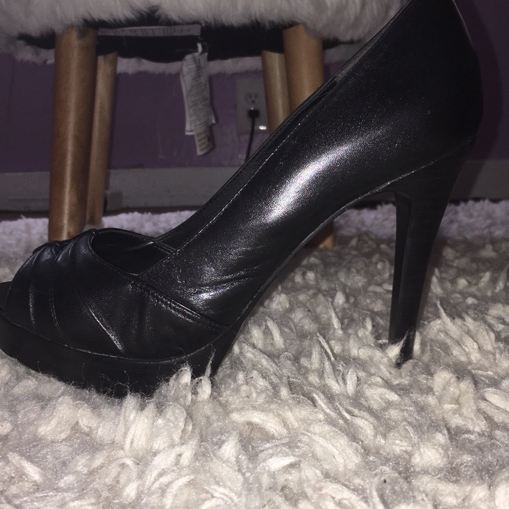 Black heels - Picture 3 of 4